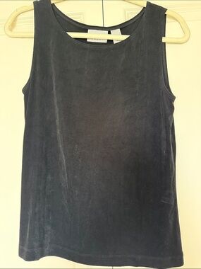 Light & Breathable Scoop Neck Tank Top